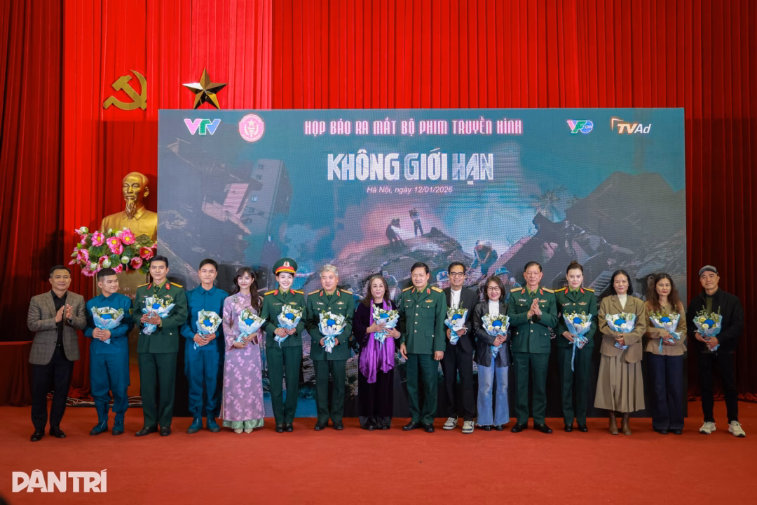 Đội ngũ diễn vi&ecirc;n 