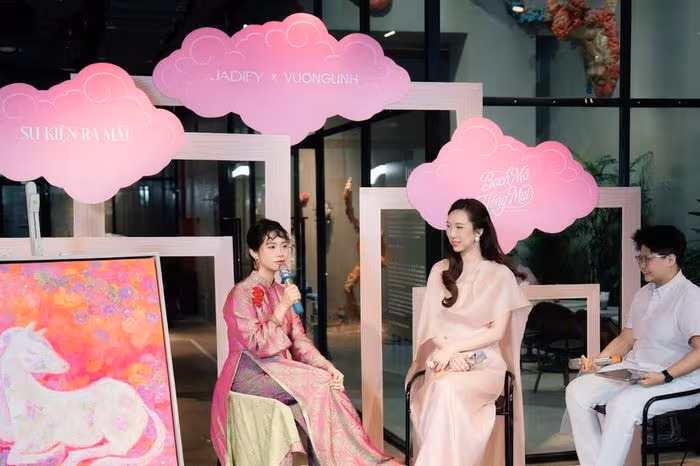 Jadify & Vương Linh: Bình giữ nhiệt “Bạch Mã Hồng Mai” – Nghệ thuật hiện đại