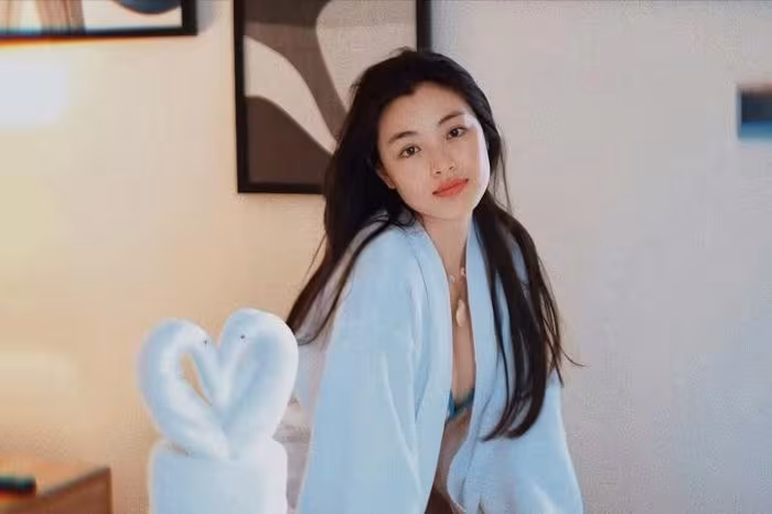 Lan Thy thư giãn tại Nha Trang: Hình ảnh, phong cách & dự án điện ảnh 2025‑2026