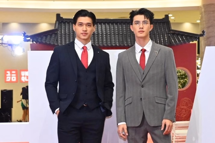 Ma Ran Đ&ocirc; v&agrave; Trần Ngọc V&agrave;ng sau buổi show, c&ugrave;ng chia sẻ về h&agrave;nh tr&igrave;nh diễn vi&ecirc;n