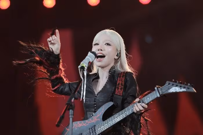 Phùng Khánh Linh rực rỡ tại GENfest 2025: album ‘Giữa một vạn người’ và Đông Nhi