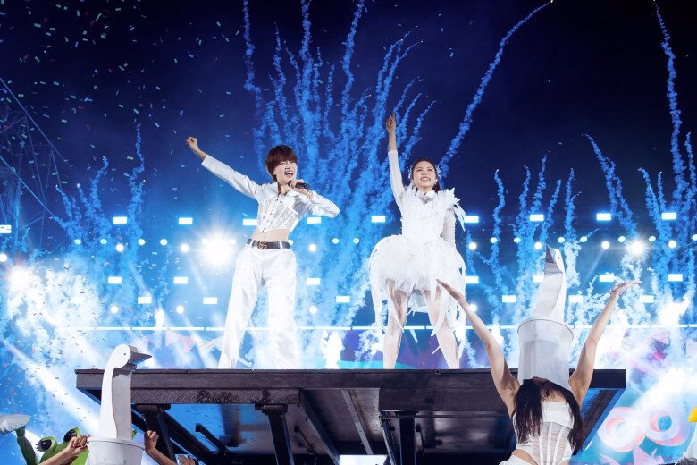 Rapper Ph&aacute;o xuất hiện với tư c&aacute;ch kh&aacute;ch mời trong tiết mục Ếch Ngồi Đ&aacute;y Giếng.