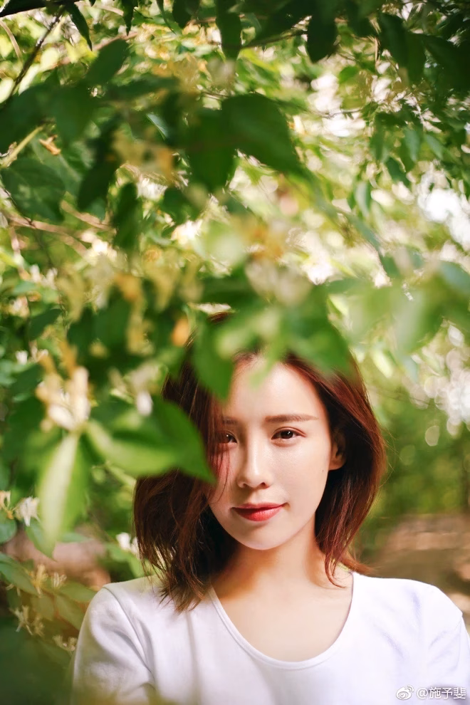 Thi Dư Phi mong chờ cơ hội c&oacute; thể tỏa s&aacute;ng nhờ bạn trai Khương Hồng Vũ.