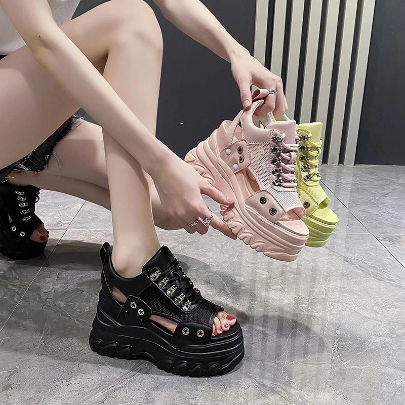 Làm thế nào để sandal tăng chiều cao không lộ khi mang – Bí quyết cho các cô gái muốn che đi nhược điểm chiều cao