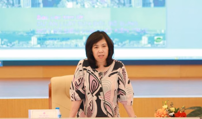 B&agrave; Trần Thu Hằng ph&aacute;t biểu tại cuộc họp