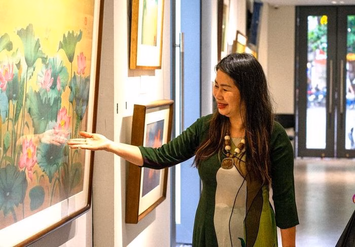 Họa sĩ Hường L&ecirc; chia sẻ về cảm hứng s&aacute;ng t&aacute;c hoa sen