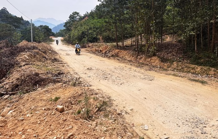 Hạ tầng giao th&ocirc;ng miền n&uacute;i Đ&agrave; Nẵng xuống cấp nghi&ecirc;m trọng g&acirc;y kh&oacute; khăn cho người d&acirc;n