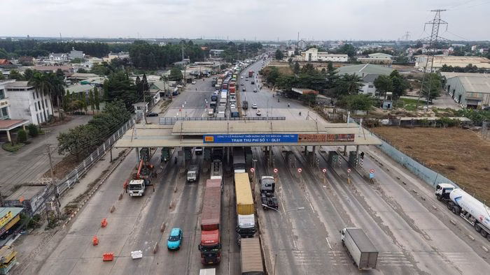 Thi c&ocirc;ng n&acirc;ng cấp v&agrave; th&aacute;o dỡ trạm thu ph&iacute; tr&ecirc;n QL51