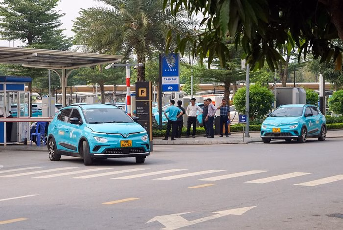 Xe điện v&agrave; hybrid thống lĩnh thị trường gọi xe Việt Nam