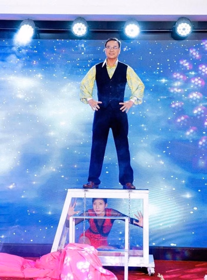 NSƯT Minh Tuấn chuẩn bị cho tiết mục đặc sắc