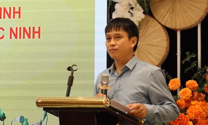 &Ocirc;ng Nguyễn Hữu Mạo tham luận tại hội thảo