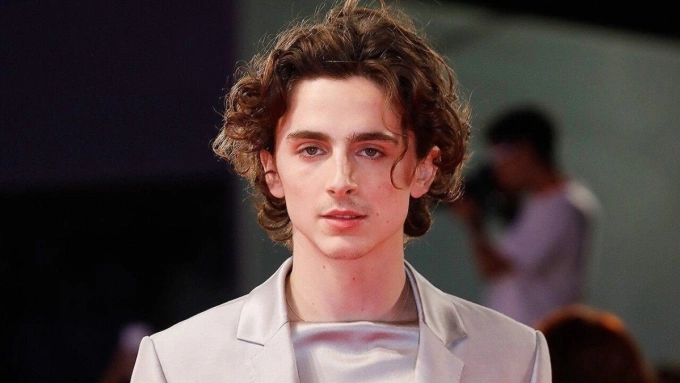 Timoth&eacute;e Chalamet với vẻ đẹp l&atilde;ng tử