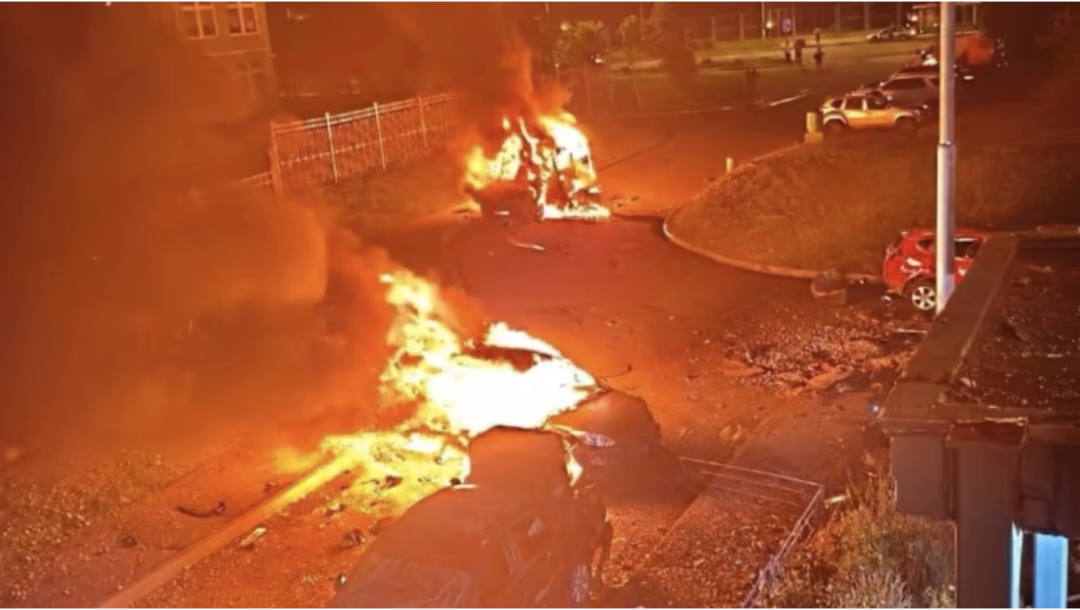 Nga bắn hạ 19 máy bay không người lái Ukraine, nhiều ôtô ở Moscow bị cháy