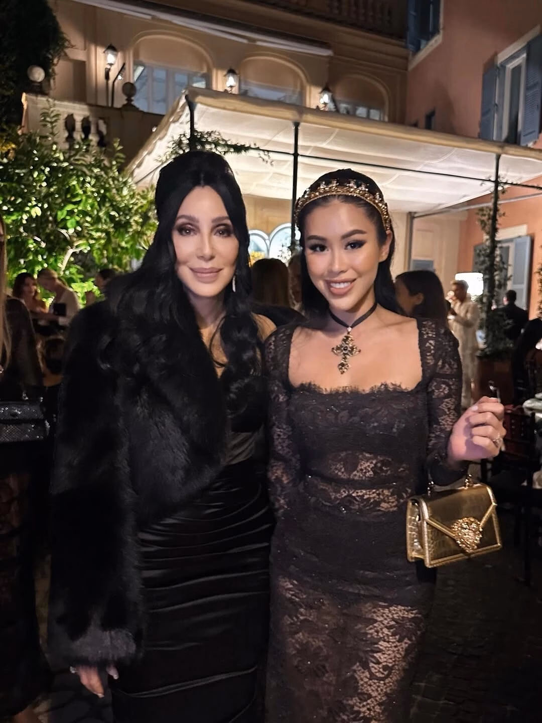 Tiên Nguyễn diện phong cách gợi cảm, sang mịêu trong thế giới thời trang