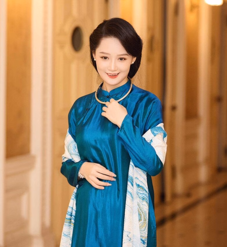Á hậu Thu Hà chia sẻ bí quyết giúp mẹ bỉm lấy lại vóc dáng sau sinh “BTV trẻ nhất Thời sự 19h” khoe dáng nuột nà sau sinh, U40 đứng cạnh nam thần Việt mà nhìn hệt nữ chính phim ngôn tình - 9