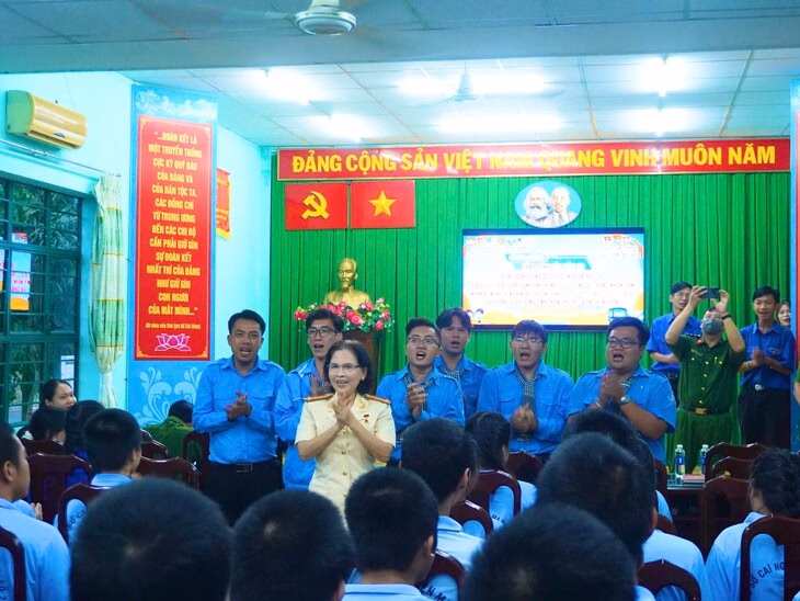 Nữ anh hùng của Đoàn trinh sát vũ trang mật T30 động viên học viên cai nghiện phải sống xứng đáng với máu xương của thế hệ đi trước đã hy sinh
