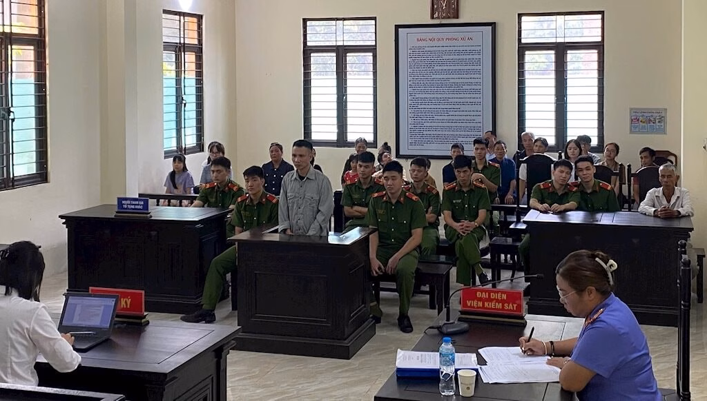 Bị cáo bị tuyên 12 năm tù vì cố ý gây thương tích khiến vợ liệt tứ chi