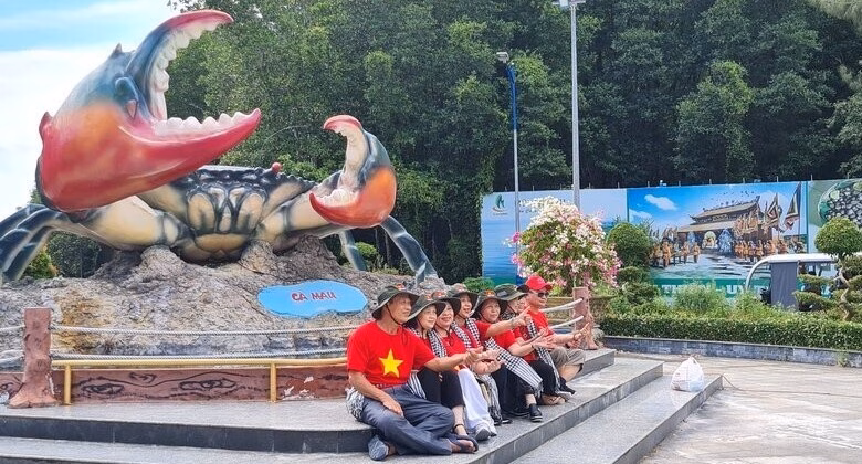 Cà Mau mở rộng bản đồ du lịch sau sáp nhập Kiến trúc độc đáo từ những ngôi chùa Khmer là điểm tham quan, du lịch được Cà Mau từng bước khai thác. Ảnh: Nhật Hồ