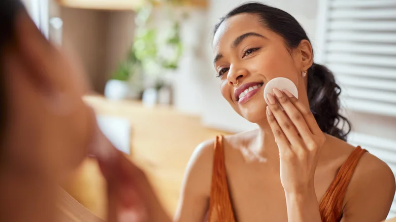 Cách tháo mascara chống nước đơn giản và hiệu quả