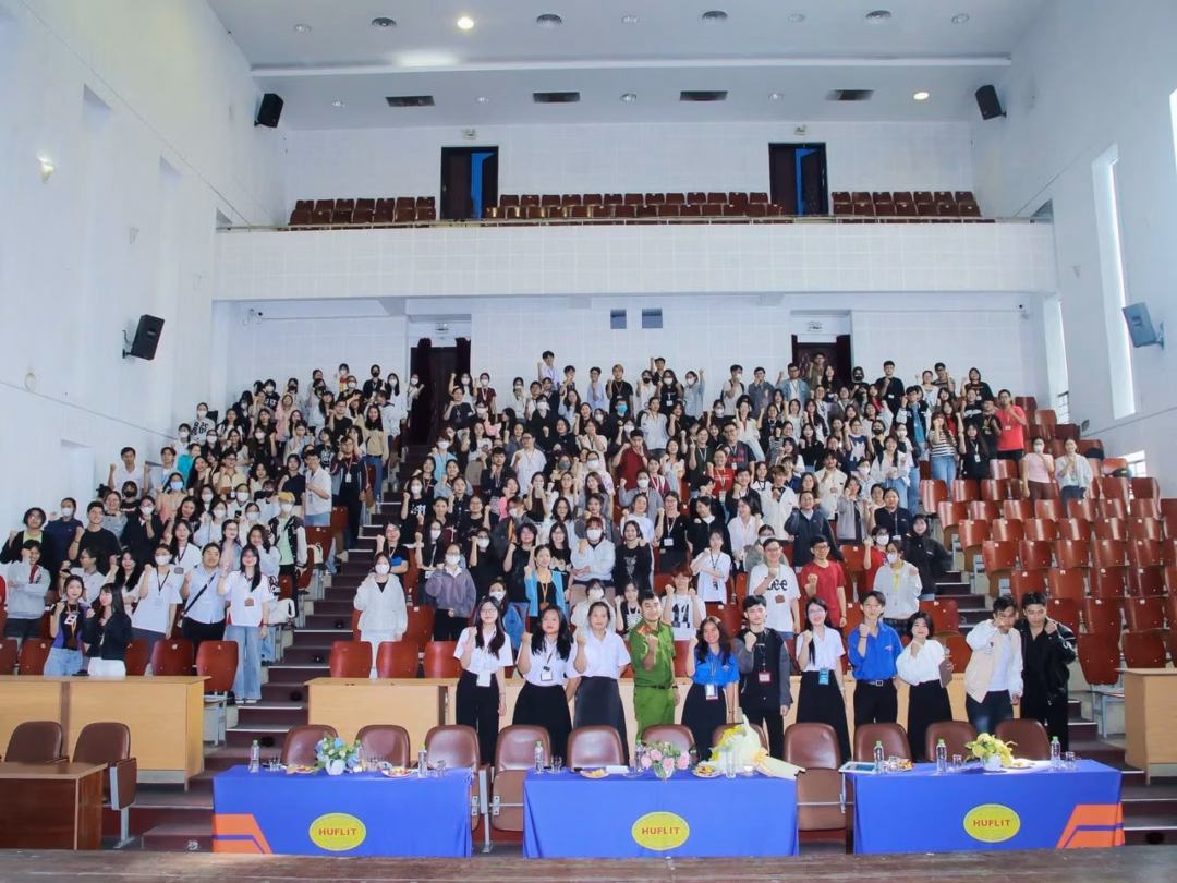 Vừa qua, Phòng Cảnh sát hình sự đã có buổi tuyên truyền cho sinh viên về nhận diện lừa đảo. Ảnh: Nghiêm Ý