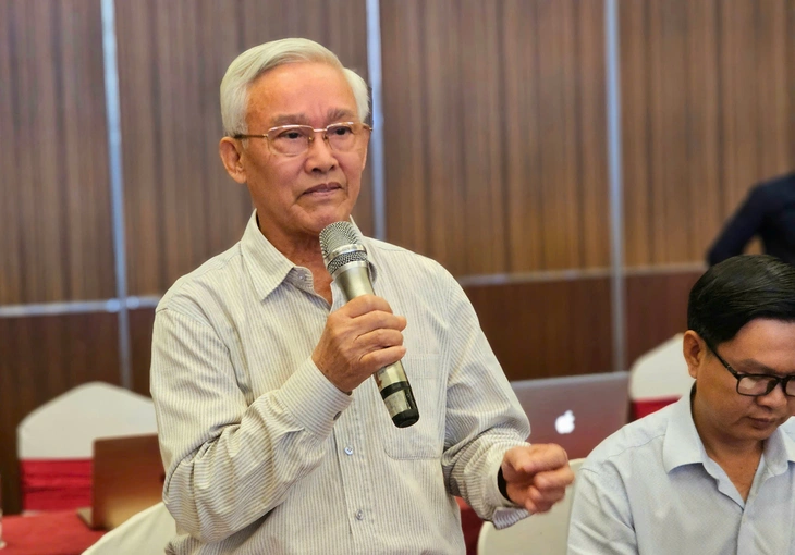 Ông Phạm Thái Bình, giám đốc Công ty cổ phần Nông nghiệp công nghệ cao Trung An, phát biểu tại buổi họp mặt - Ảnh: CHÍ QUỐC
