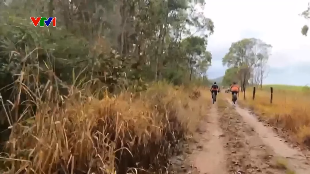 Cặp vợ chồng Australia xây đường xe đạp 100km để hồi sinh thị trấn nhỏ