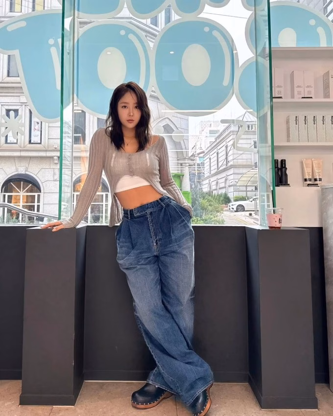 Nữ ca sĩ sinh năm 1992 khoe vòng eo thon thả sau khi giảm cân.