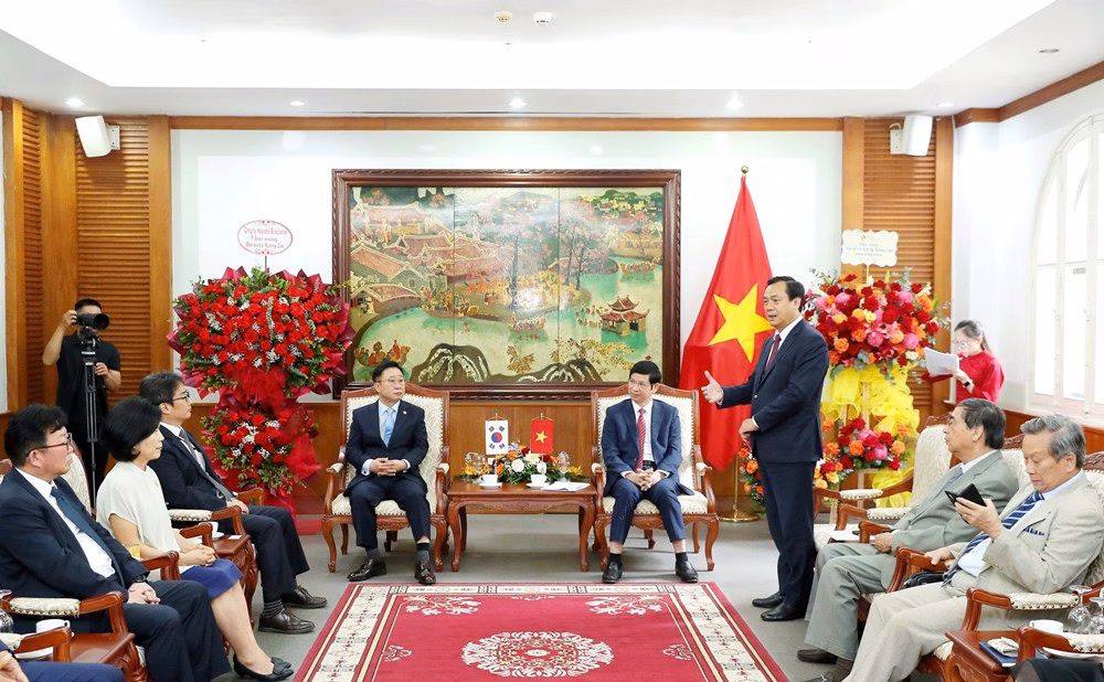 Đại sứ du lịch Việt Nam tại Hàn Quốc nhận Bằng khen từ Bộ VHTTDL Trao tặng Bằng khen cho Đại sứ du lịch Lý Xương Căn - ảnh 9