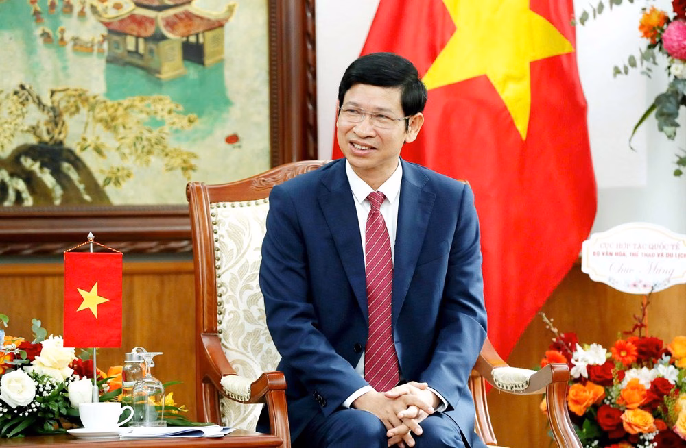 Đại sứ du lịch Việt Nam tại Hàn Quốc nhận Bằng khen từ Bộ VHTTDL Thứ trưởng Bộ VHTTDL Hồ An Phong phát biểu tại buổi làm việc