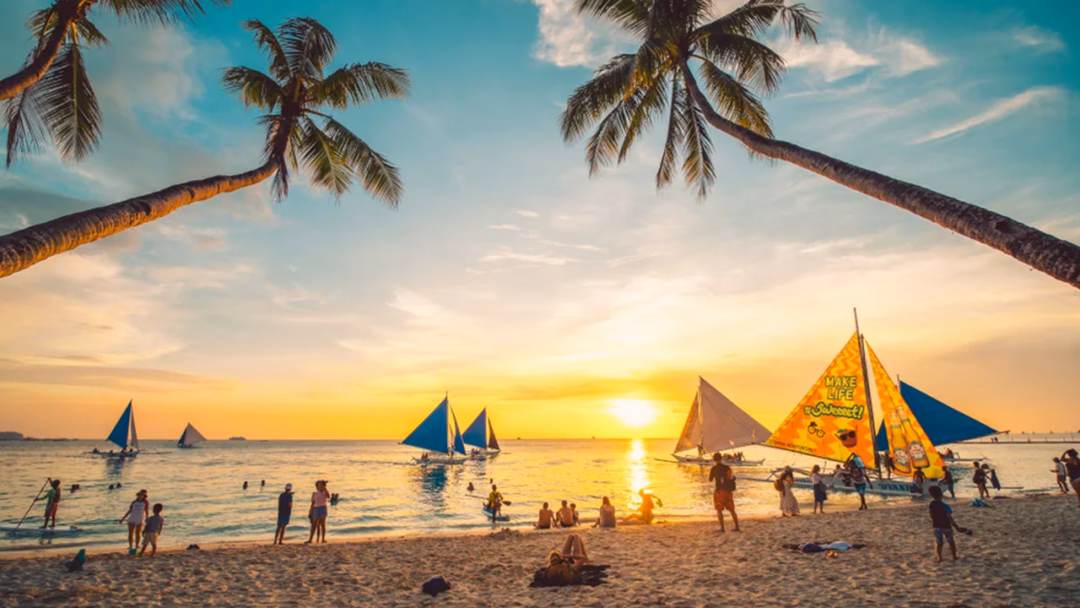Đông Nam Á – Thiên Đường Du Lịch Hè với Khí Hậu Nhiệt Đới và Văn Hóa Đa Dạng Boracay – Thiên đường biển đảo không thể bỏ lỡ khi du lịch hè Đông Nam Á 2025. (Ảnh: Sưu tầm)