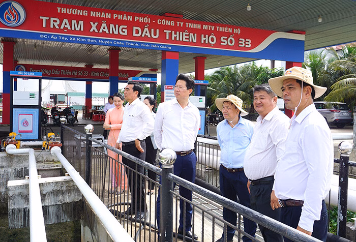 Đồng Tháp: Ghi nhận và giải quyết vướng mắc cho doanh nghiệp Lãnh đạo tỉnh khảo sát tại nhà máy sản xuất bê tông, cấu kiện đúc sẵn của Công ty Trách nhiệm hữu hạn Hữu Biên