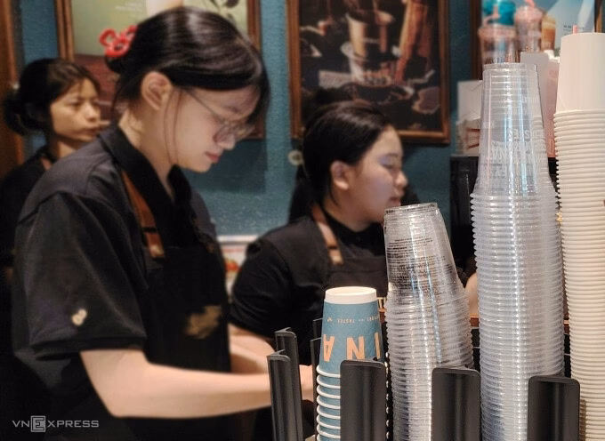 Hà Nội thí điểm loại bỏ đồ nhựa dùng một lần trong các quán ăn, cà phê