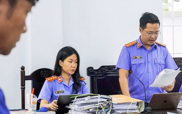 “Hai người bị khởi tố vì lừa đảo ‘bao luật’ lái xe tải” Quản trị viên nhóm 'Luật giao thông và An toàn giao thông' bị bắt - Ảnh 5.