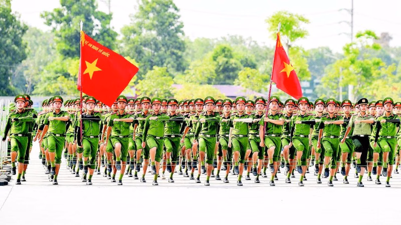 Hàng nghìn cán bộ, chiến sĩ công an tập luyện cho diễu binh kỷ niệm 80 năm Cách mạng Tháng Tám và Quốc khánh