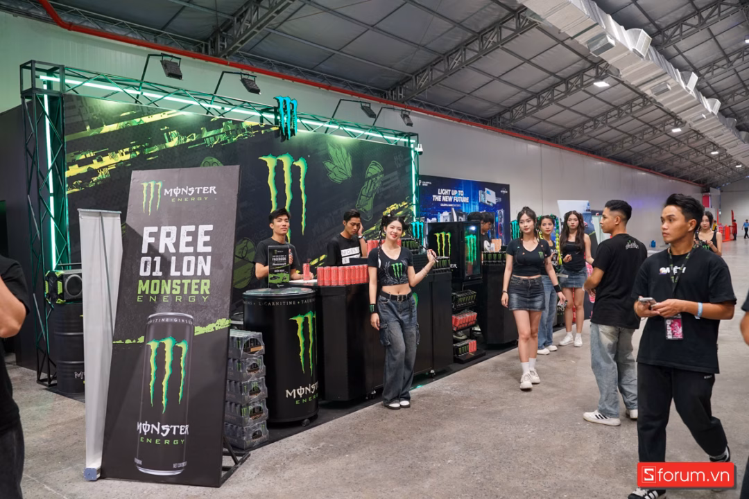 Booth tiếp năng lượng từ MONSTER ENERGY