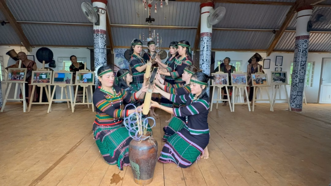 Lâm Đồng: Bảo tồn văn hóa M’Nông gắn với du lịch bền vững Mô hình bảo tồn và phát huy giá trị văn hóa truyền thống của người M’Nông gắn với phát triển du lịch. Ảnh: VICAST