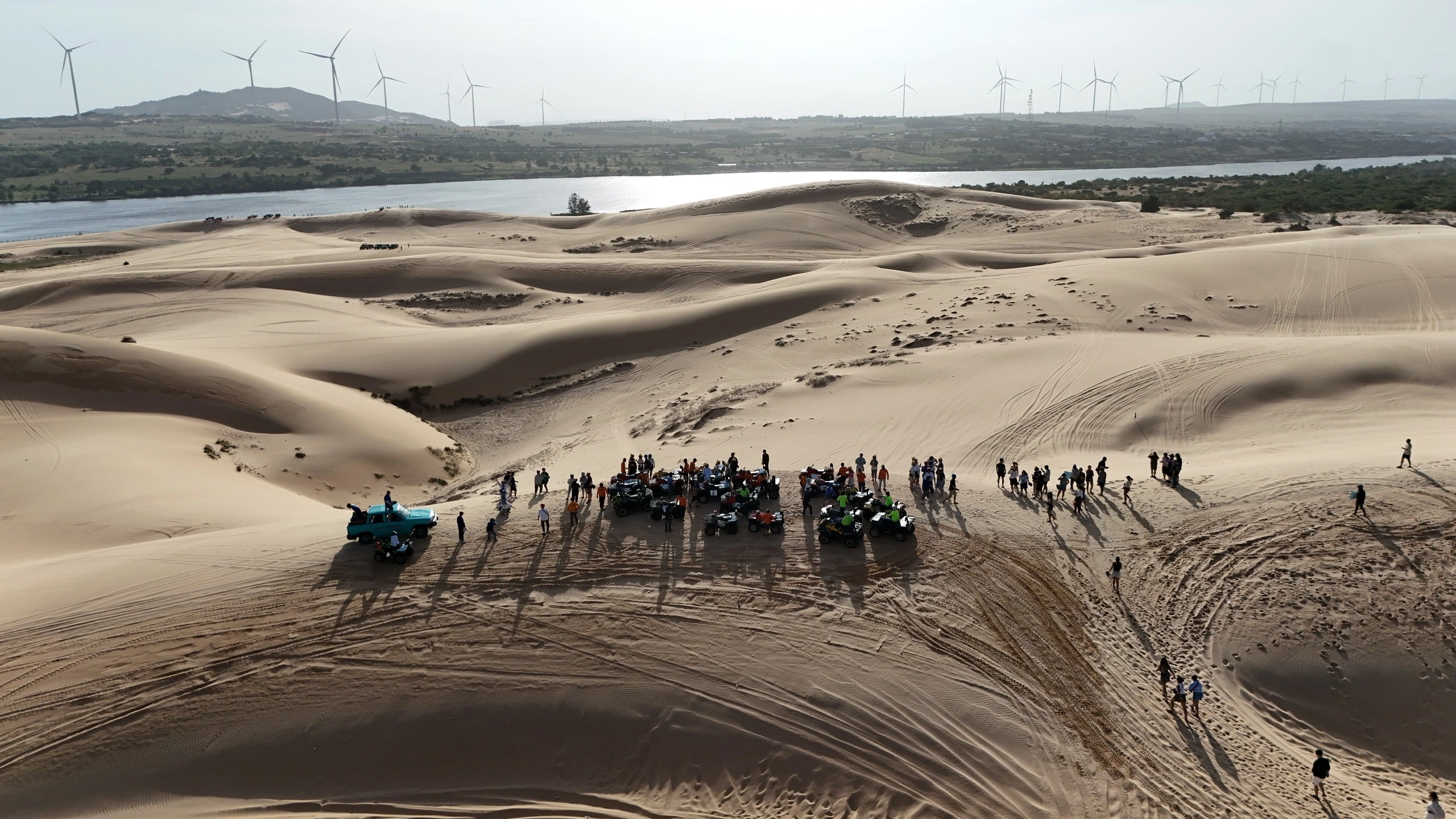 Lâm Đồng: Mũi Né tìm lối ra cho dự án du lịch vướng mắc về đất đai Từ trên cao nhìn xuống, đồi cát Trinh Nữ ở Hòa Thắng như tiểu vùng sa mạc