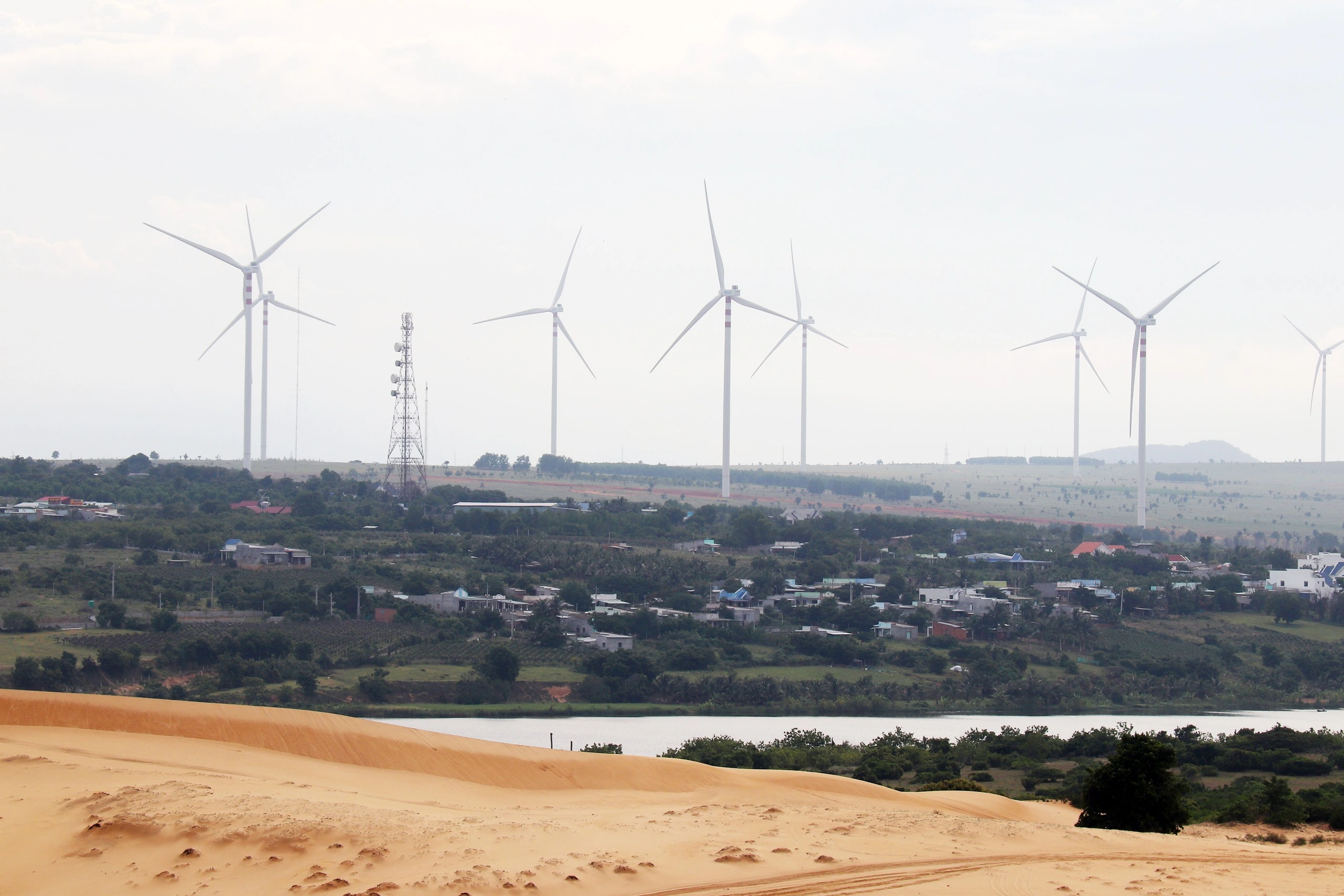 Lâm Đồng: Mũi Né tìm lối ra cho dự án du lịch vướng mắc về đất đai Các dự án năng lượng tái tạo có đóng góp quan trọng vào sự phát triển kinh tế, xã hội của xã Hòa Thắng