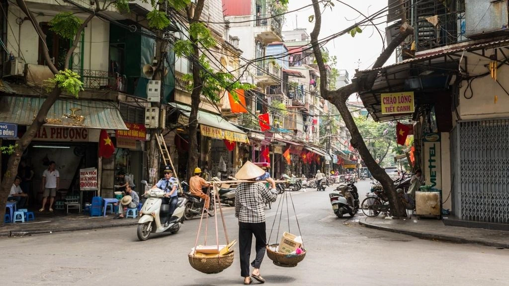 Người Úc 18 tuổi du lịch Việt Nam 19 lần tiết lộ điểm đến không thể bỏ lỡ Phố cổ Hà Nội với nhiều hoài niệm