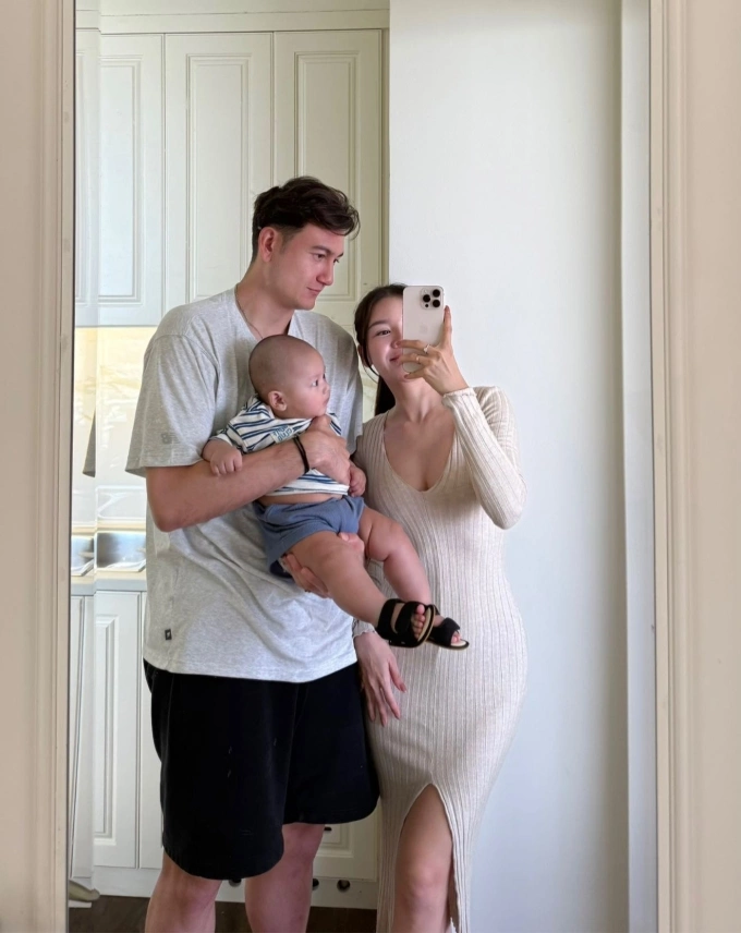 Nhan sắc hiện tại của vợ Văn Lâm sau sinh con đầu lòng Vợ chồng Văn Lâm - Yến Xuân hiện đang tận hưởng kỳ nghỉ dưỡng tại Đà Nẵng sau khi mùa giải 2024 - 2025 khép lại và có tin thủ thành Việt kiều chuẩn bị rời CLB Ninh Bình để chuyển tới TP HCM.
