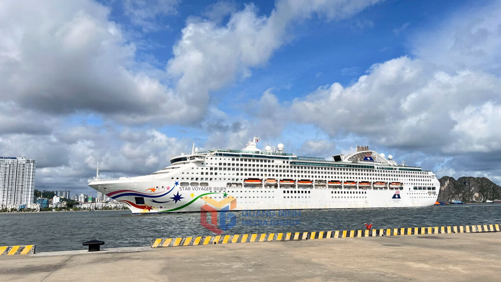 Quảng Ninh đón 1.200 du khách từ tàu biển Star Voyager