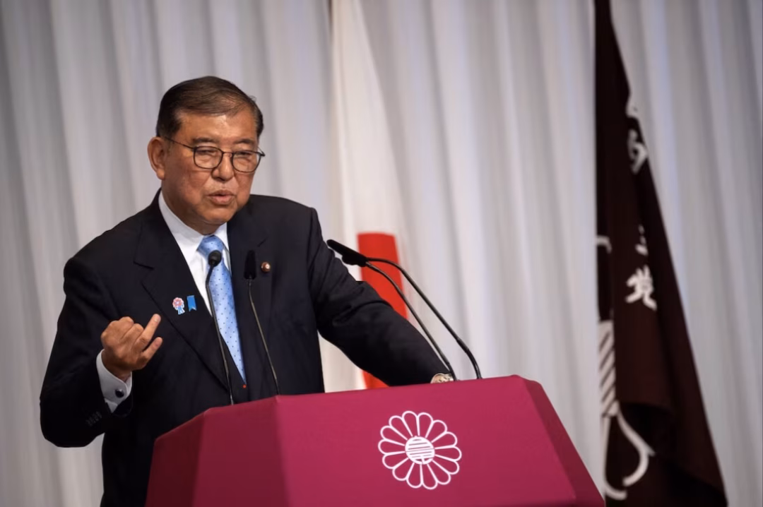 Thủ tướng Nhật Bản cúi đầu xin lỗi vì liên minh cầm quyền thất bại