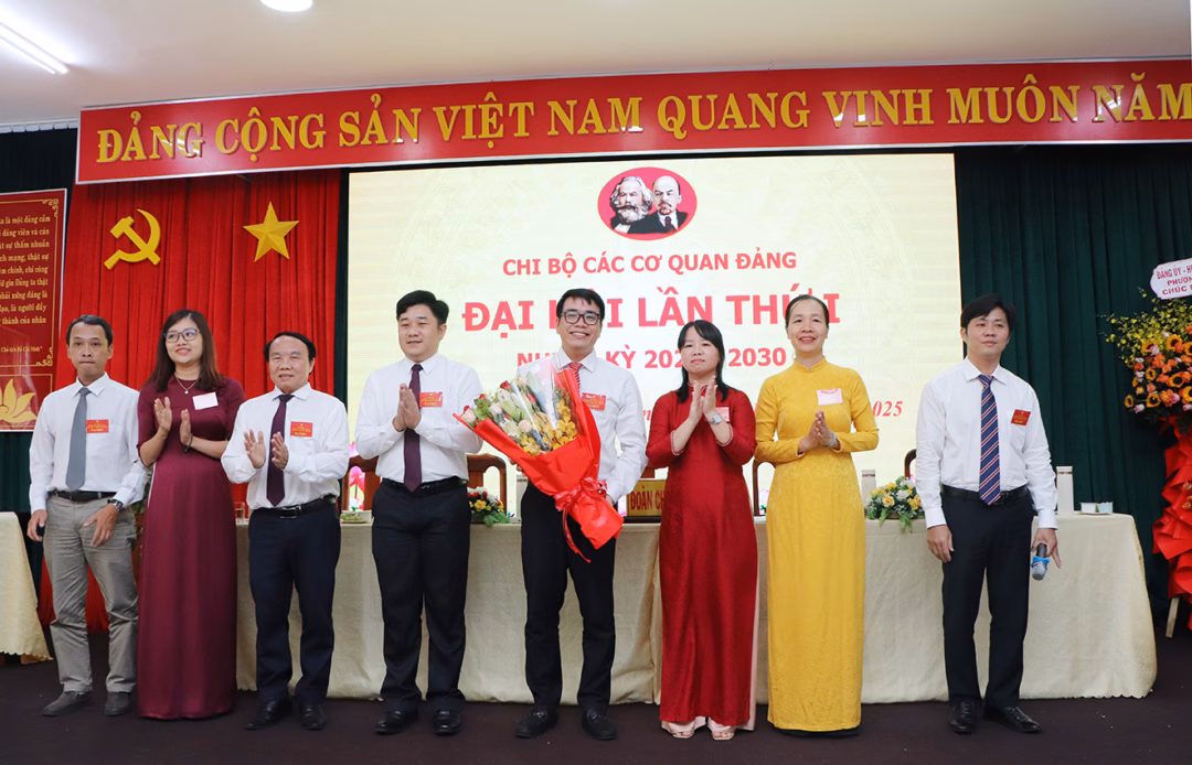 TP HCM: Tam Thắng tổ chức Đại hội Chi bộ nhiệm kỳ 2 Cấp ủy chi bộ các cơ quan Đảng phường Tam Thắng khóa mới ra mắt Đại hội.