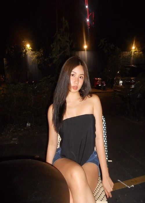 Con gái nhạc sĩ Lưu Thiên Hương gây chú ý với phong cách Mỹ Lưu Thiên Hương chia sẻ trên Vietnamnet, Vy Uyên có thân hình đẹp nhờ giữ kỷ luật trong tập luyện, dinh dưỡng. Ảnh: Instagram Vy Uyên.