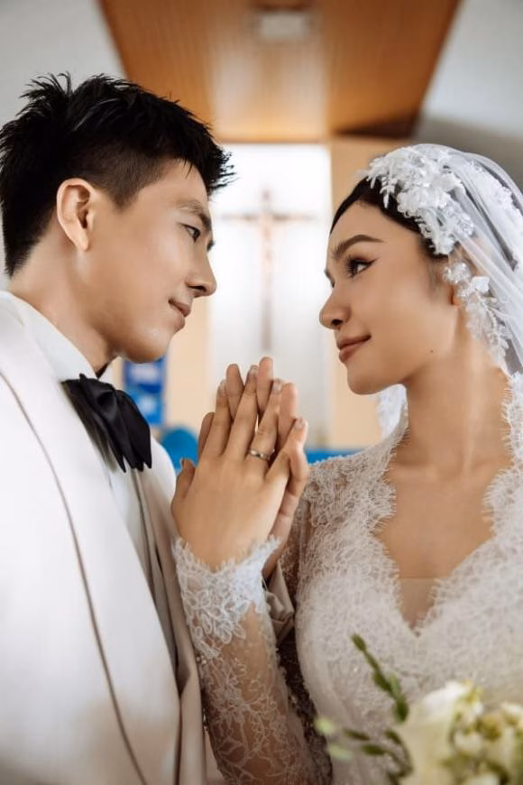 cap-doi-nguoi-mau-dien-vien-cua-showbiz-viet-bat-ngo-tung-anh-cuoi-sau-5-nam-hen-ho-7-ngoisaovn-w600-h900 1