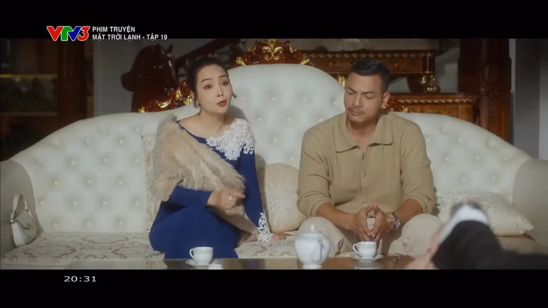 Mặt trời lạnh – Tập 19: Gia đình bà Thúy họp bàn mưu kế sau khi trót phạm húy