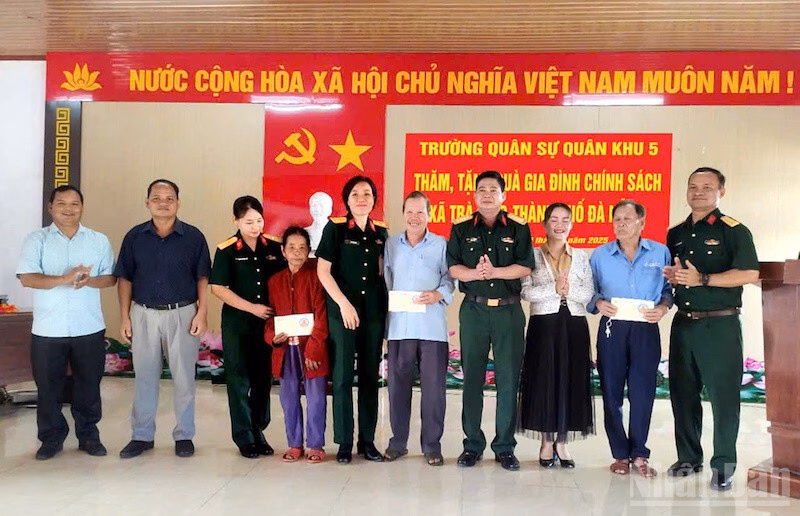 Trường Quân sự Quân khu 5 xây nhà tình nghĩa, hỗ trợ người dân khó khăn hàng tỉ đồng