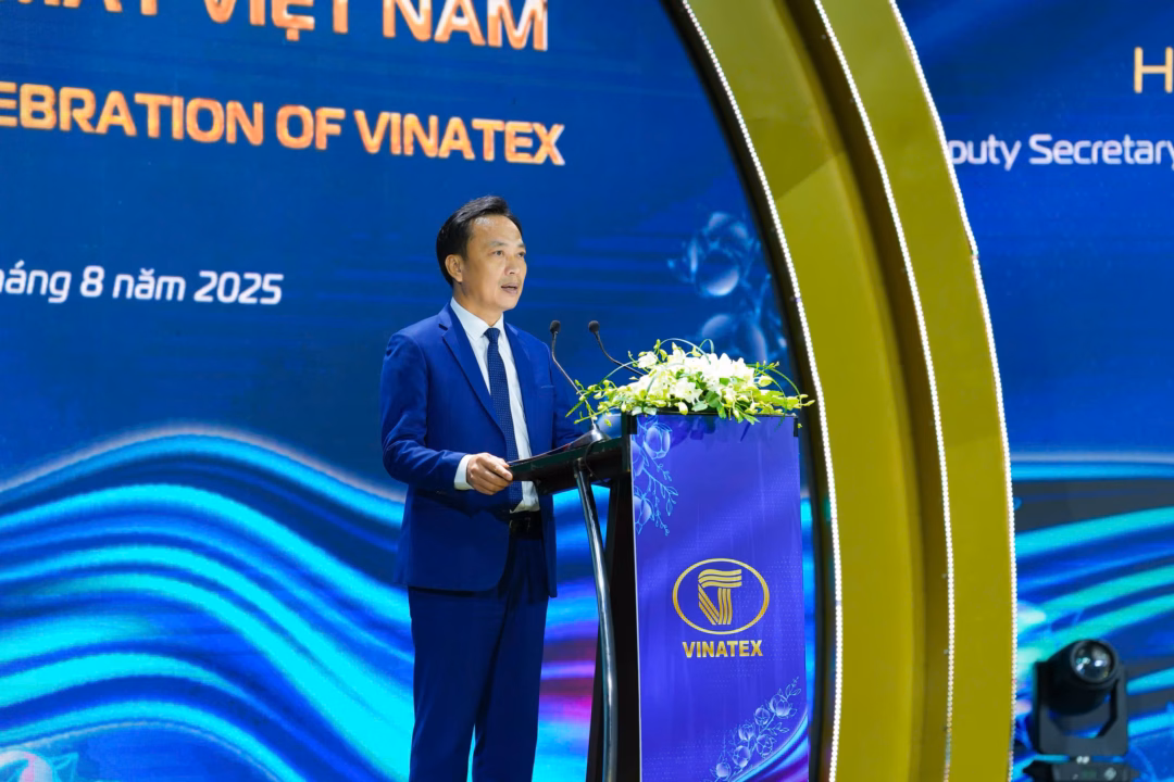 Ông Lại Xuân Lâm, Phó Bí thư Đảng uỷ Chính phủ, đánh giá cao thành tựu đạt được trong 30 năm qua của Vinatex.
