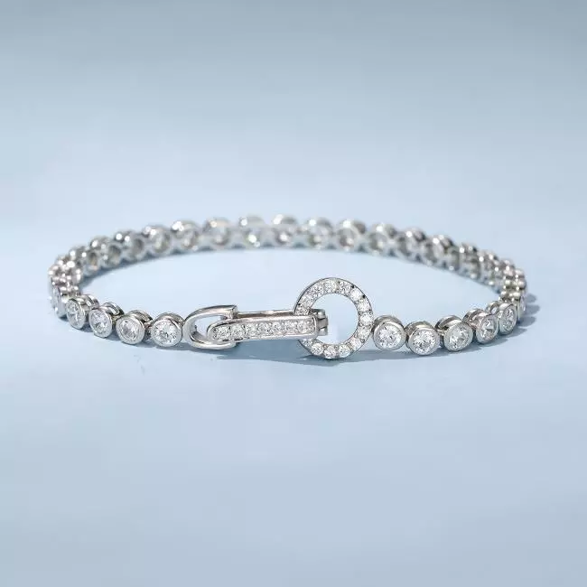 Vòng tay bạc nữ dễ bị oxy hóa? Mẹo chọn và bảo quản vòng tay bạc 925 cho người mới mua