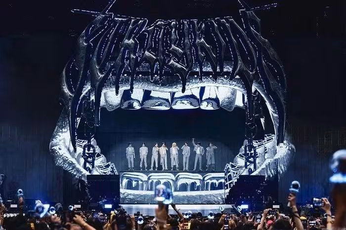 Album vật lý K‑pop: Từ CD truyền thống đến hàng hóa lưu niệm – Xu hướng doanh thu mới